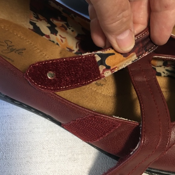 Hush Puppies Soft Style Mary Jane Shoes Sz 11 burgundy/wine EUC Like new - Picture 9 of 14